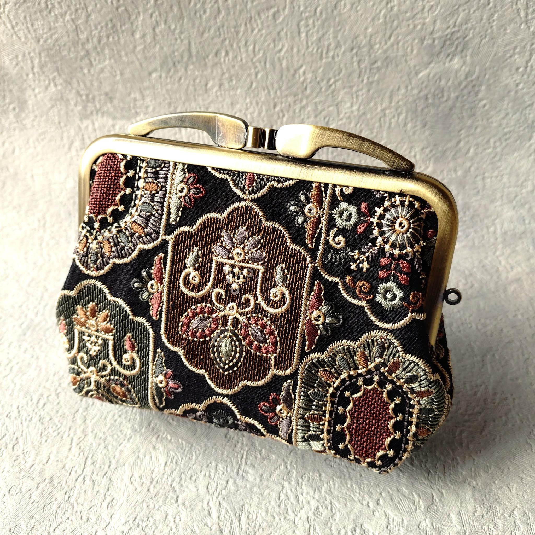 刺繍生地の親子がま口コンパクト財布 【華】 ミニ財布 上品 柄財布 | 3枚目